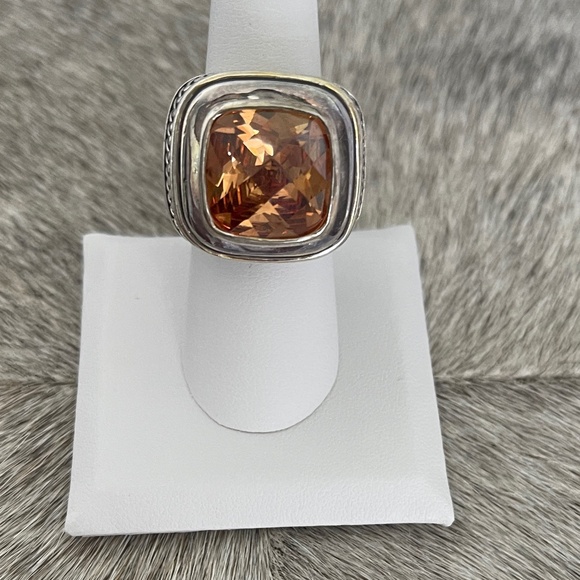 COCKTAIL RING FACETED STONE